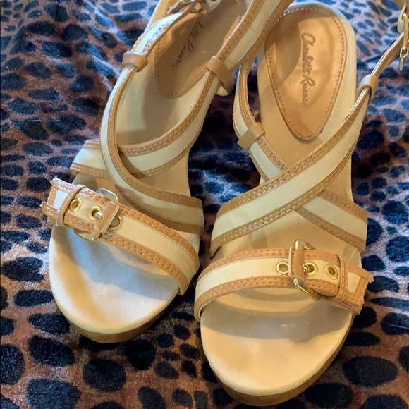 Buckled heels - Picture 2 of 4